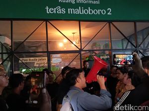 Video Aksi Protes Relokasi Pedagang Teras Malioboro 2 Berakhir Ricuh