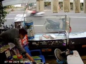 Pencurian HP di Konter Palembang Terekam CCTV, Korban Lapor Polisi Pencurian HP di Konter Palembang Terekam CCTV, Korban Lapor Polisi