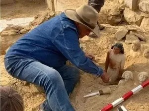 Horor Tangan Anak Dipotong untuk Buka Makam Kuno di Mesir Horor Tangan Anak Dipotong untuk Buka Makam Kuno di Mesir