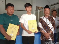 Dimediasi Pemkab, Kakak-Adik di Brebes Ini Akhirnya Terima Ijazah