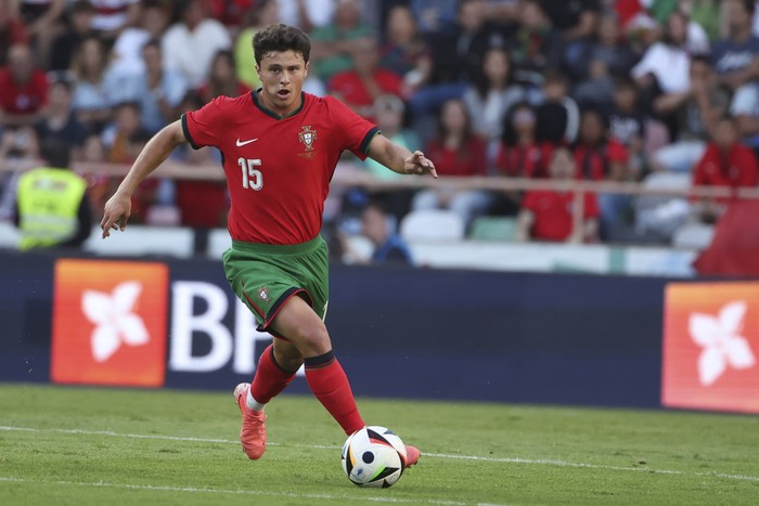 Portugals Joao Neves controls the ball during a friendly soccer match between Portugal and Ireland at the Aveiro Municipal stadium in Aveiro, Portugal, Tuesday, June 11, 2024. (AP Photo/Luis Vieira)