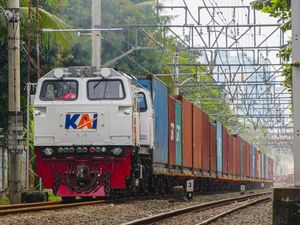 Volume Angkutan Kontainer KAI Logistik Naik 6% Tembus 959 Ribu Ton Volume Angkutan Kontainer KAI Logistik Naik 6% Tembus 959 Ribu Ton