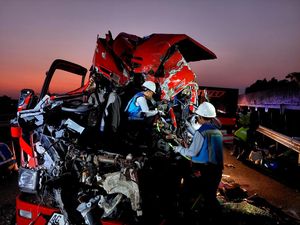 Inikah Biang Kerok Kecelakaan Maut Elf Vs Tronton di Tol Boyolali? Inikah Biang Kerok Kecelakaan Maut Elf Vs Tronton di Tol Boyolali?