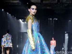 Foto: 10 Koleksi Busana Ivan Gunawan Merayakan 20 Tahun Berkarya Foto: 10 Koleksi Busana Ivan Gunawan Merayakan 20 Tahun Berkarya