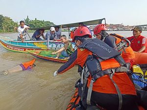 Daryoto yang Tenggelam Usai Terpeleset dari Jembatan Ogan Ditemukan Tewas Daryoto yang Tenggelam Usai Terpeleset dari Jembatan Ogan Ditemukan Tewas