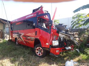 Keluarga Pimpinan Yayasan SD Darul Falah Jadi Korban Tewas Laka di Tol Boyolali Keluarga Pimpinan Yayasan SD Darul Falah Jadi Korban Tewas Laka di Tol Boyolali