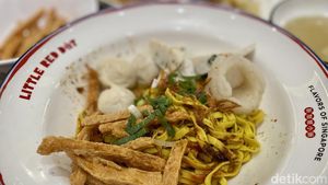 Huahh! Tersambar Pedasnya Mee Pok buatan Chef Singapura