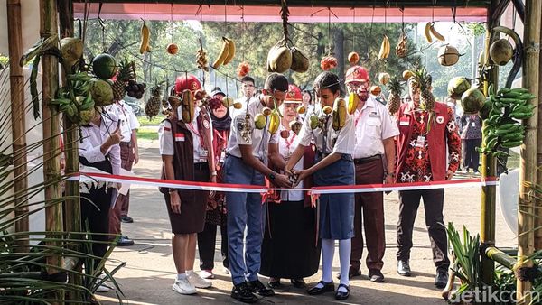 Momen 76 Calon Paskibraka Jalani Tantingan di Cibubur