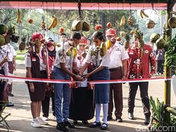 Momen 76 Calon Paskibraka Jalani Tantingan di Cibubur