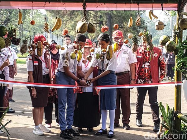 Momen 76 Calon Paskibraka Jalani Tantingan di Cibubur
