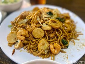 Nostalgia di Kedai Mie 43 Tahun, Ada Kwetiau dan Mie Goreng Jumbo Nostalgia di Kedai Mie 43 Tahun, Ada Kwetiau dan Mie Goreng Jumbo