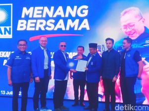 PAN Resmi Usung Maulana dan Sepupu Zumi Zola di Pilwako Jambi PAN Resmi Usung Maulana dan Sepupu Zumi Zola di Pilwako Jambi