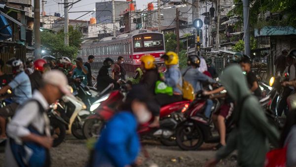 Perlintasan Sebidang Kereta Api di Roxy Bakal Ditutup