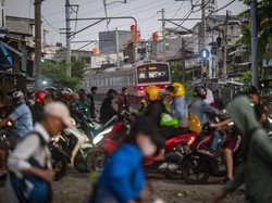 Banyak Warga Kelas Menengah RI Makan Tabungan Sampai Kehabisan Uang