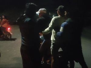 Meresahkan, 3 Pria Pemalak Sopir Bus dan Truk di Dompu Ditangkap Meresahkan, 3 Pria Pemalak Sopir Bus dan Truk di Dompu Ditangkap