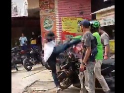 Usut Mata Elang Tendang Kungfu ke Ojol di Bekasi, Polisi Cek TKP