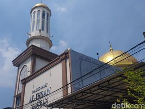 Akhir Cerita Tower di Atas Masjid Jakut Usai Bikin Waswas Warga Akhir Cerita Tower di Atas Masjid Jakut Usai Bikin Waswas Warga