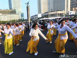 5.000 Perempuan Ikuti Flashmob Kebaya di Bundaran HI