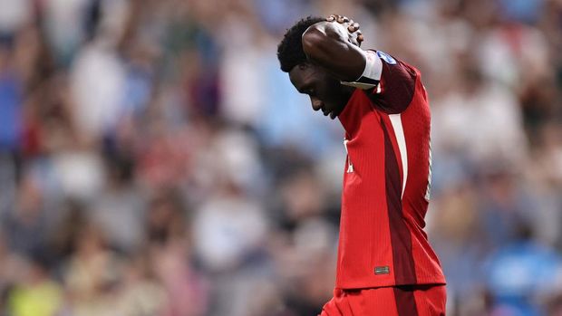 CHARLOTTE, NORTH CAROLINA - JULY 13: Alphonso Davies of Canada reacts missing the team's fifth penalty in the penalty shoot out during the CONMEBOL Copa America 2024 third place match between Uruguay and Canada at Bank of America Stadium on July 13, 2024 in Charlotte, North Carolina. (Photo by Omar Vega/Getty Images)