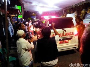5 Jenazah Korban Laka Tol Boyolali Tiba di Surabaya Disambut Tangis Keluarga 5 Jenazah Korban Laka Tol Boyolali Tiba di Surabaya Disambut Tangis Keluarga