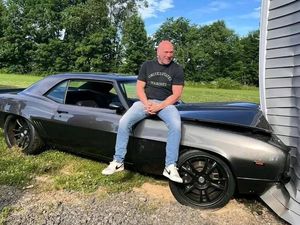 Bos UFC Dana White Tetap Senyum Usai Tabrak Rumahnya Sendiri Bos UFC Dana White Tetap Senyum Usai Tabrak Rumahnya Sendiri