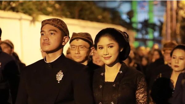 7 Gaya Erina Gudono Ikut Kirab Satu Suro, Istri Kaesang bak Putri Keraton