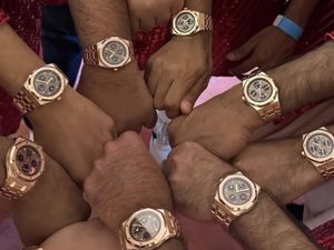 Anant Ambani Menikah, Para Sahabat Dihadiahi Arloji Mewah Rp 3,2 Miliar Anant Ambani Menikah, Para Sahabat Dihadiahi Arloji Mewah Rp 3,2 Miliar