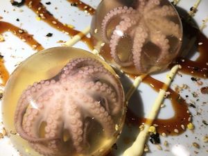 10 Penyajian Makanan Aneh yang Bikin Orang Keheranan