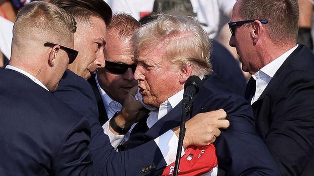 Republican presidential candidate and former U.S. President Donald Trump is assisted by guards during a campaign rally at the Butler Farm Show in Butler, Pennsylvania, U.S., July 13, 2024. REUTERS/Brendan McDermid