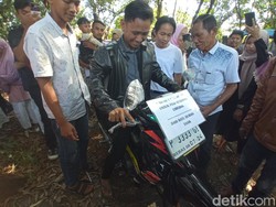 Bebas dari Penjara, Pegi Setiawan Diberi Hadiah Motor Ratu Durian