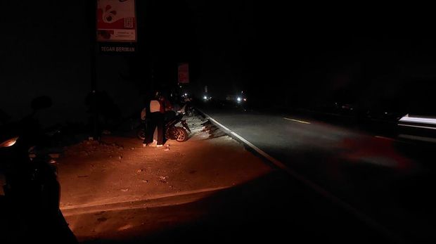 Penampakan gelap gulita Jalur Puncak Bogor usai kios-kios ilegal dibongkar