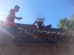 Kepergok Curi Motor, Pria di Bima Dikepung Warga sampai Naik ke Atap Rumah