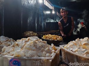 Menengok Produksi Keripik Pedas Riki Khas Cimahi Menengok Produksi Keripik Pedas Riki Khas Cimahi