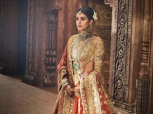 Gaya Mewah Menantu Orang Terkaya Asia dengan Baju Emas Asli di Pernikahannya