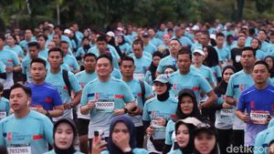 Potret 10 Ribu Pelari Ikut Riau Bhayangkara Run, Tak Surut Diguyur Hujan