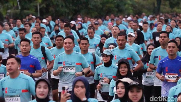 Potret 10 Ribu Pelari Ikut Riau Bhayangkara Run, Tak Surut Diguyur Hujan