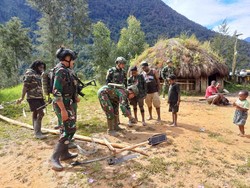 Satgas TNI Buaya Putih Datang, Kampung di Ilaga Papua Lebih Aman dan Terang