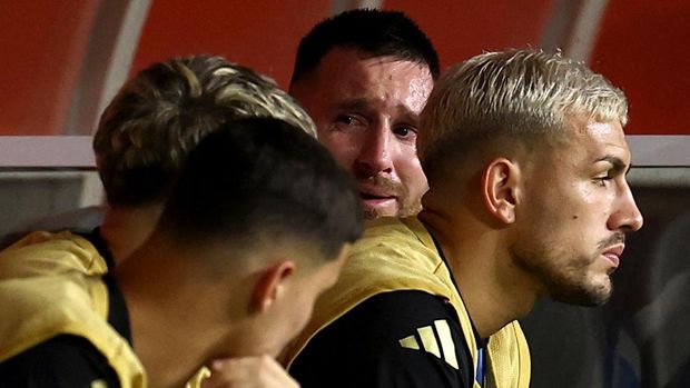 Soccer Football - Copa America 2024 - Final - Argentina v Colombia - Hard Rock Stadium, Miami, Florida, United States - July 14, 2024 Argentina's Lionel Messi looks dejected after being substituted due to an injury REUTERS/Agustin Marcarian
