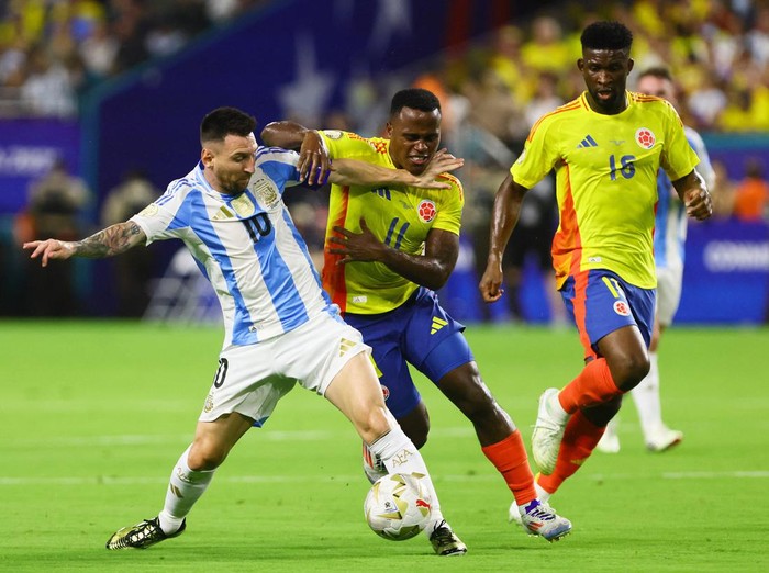 Jul 14, 2024; Miami, FL, USA; Argentina forward Lionel Messi (10) and Colombia midfielder Jhon Arias (11) battle for possession during the first half of the Copa America final at Hard Rock Stadium. Mandatory Credit: Sam Navarro-USA TODAY Sports