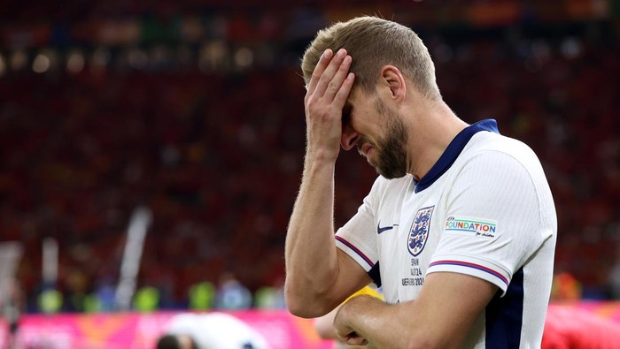 BERLIN, GERMANY - JULY 14: Harry Kane of England looks dejected after defeat to Spain during the UEFA EURO 2024 final match between Spain and England at Olympiastadion on July 14, 2024 in Berlin, Germany. (Photo by Richard Pelham/Getty Images)
