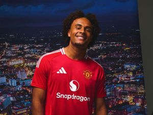 Gabung MU, Joshua Zirkzee Kenang Jasa Eks Kapten Man City