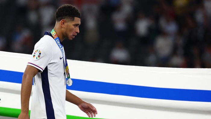 Soccer Football - Euro 2024 - Final - Spain v England - Berlin Olympiastadion, Berlin, Germany - July 14, 2024 Englands Jude Bellingham looks dejected after the match REUTERS/Lee Smith