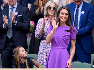 Kate Middleton Dapat Standing Ovation di Wimbledon, Reaksi Putrinya Disorot Kate Middleton Dapat Standing Ovation di Wimbledon, Reaksi Putrinya Disorot