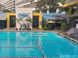 Kesegaran di Tengah Kota: Berenang di Kolam Renang Cikini yang Bersejarah
