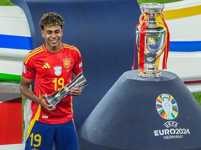 14 July 2024, Berlin: Soccer: European Championship, Spain - England, final round, final, Olympiastadion Berlin, Spain's Lamine Yamal with the trophy for the best young player of the tournament. Photo: Michael Kappeler/dpa (Photo by Michael Kappeler/picture alliance via Getty Images)