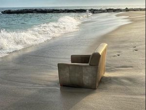 Pantai Ini Selalu Ada Benda Unik nan Aneh, Ada Sofa hingga Alat Gym Pantai Ini Selalu Ada Benda Unik nan Aneh, Ada Sofa hingga Alat Gym