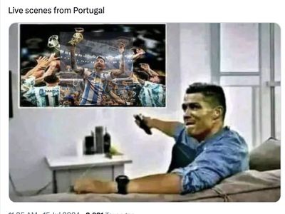 Messi Angkat Trofi Copa America, Ronaldo yang Kena Ejek