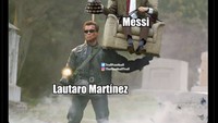 Meme Lautaro gendong Messi raih trofi Copa America 2024. Foto: dok. Internet/X (Twitter)