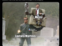 Meme Lautaro gendong Messi raih trofi Copa America 2024. Foto: dok. Internet/X (Twitter)