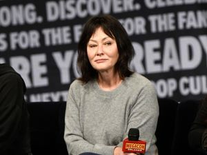 Shannen Doherty Resmi Bercerai Sehari Sebelum Meninggal Shannen Doherty Resmi Bercerai Sehari Sebelum Meninggal